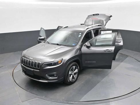 Used 2019 Jeep Cherokee Limited AWD/4WD image 38