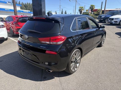 Used 2018 Hyundai Elantra GT Sport FWD image 3
