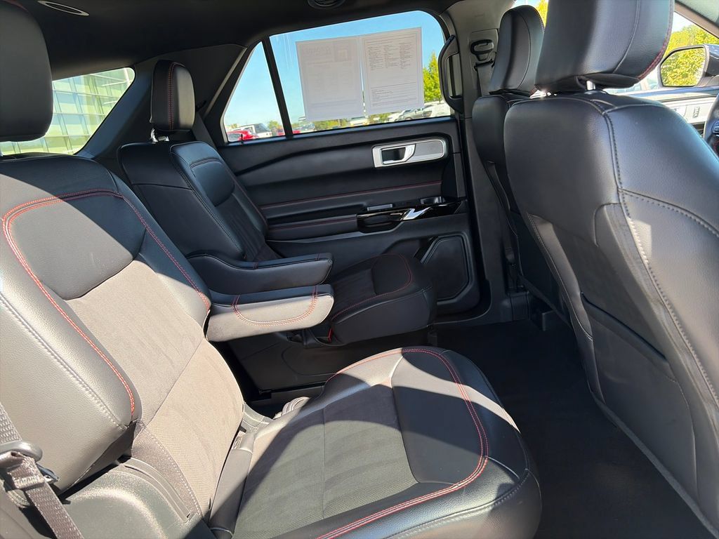 Used 2024 Ford Explorer ST-Line w/ Class IV Trailer Tow Package AWD/4WD image 32
