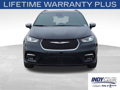 New 2026 Chrysler Pacifica Pinnacle w/ Trailer Tow Group AWD/4WD image 2