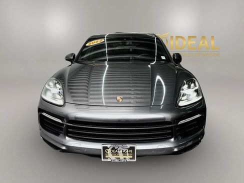 Used 2022 Porsche Cayenne AWD/4WD image 2