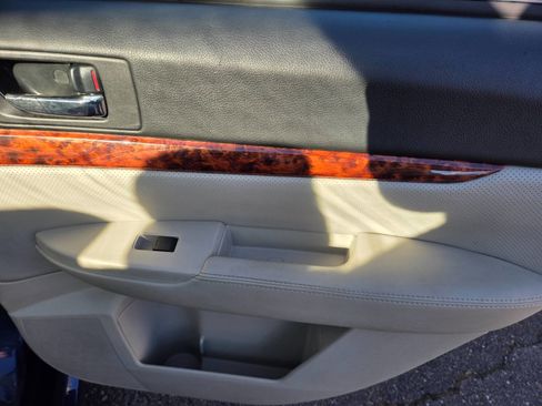 Used 2011 Subaru Legacy 2.5i Limited image 12