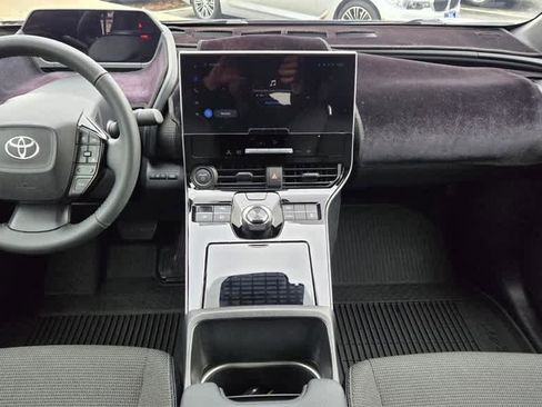 Used 2025 Toyota bZ4X FWD image 9