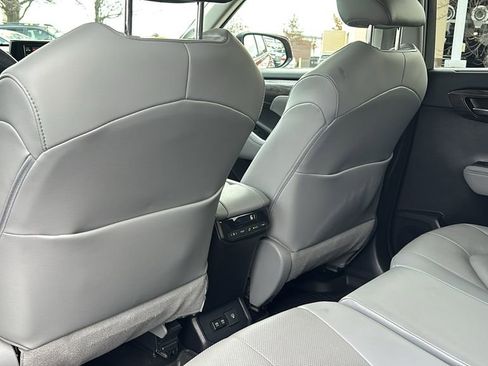 Used 2020 Toyota Highlander Limited image 31