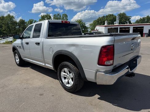 Used 2017 RAM 1500 ST w/ SXT Appearance Group AWD/4WD image 3
