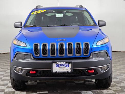 Used 2017 Jeep Cherokee Trailhawk AWD/4WD image 38