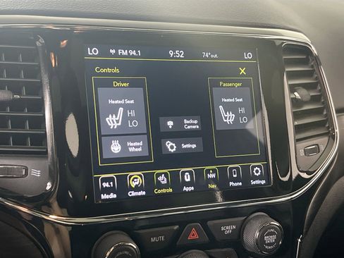 Used 2022 Jeep Grand Cherokee Laredo X image 19