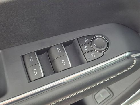 Used 2025 GMC Acadia Denali FWD image 13