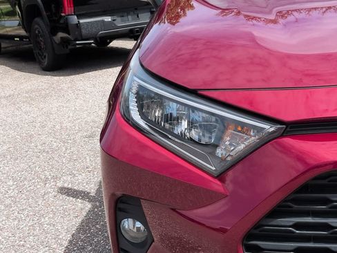 Used 2021 Toyota RAV4 XLE w/ Convenience Package FWD image 10
