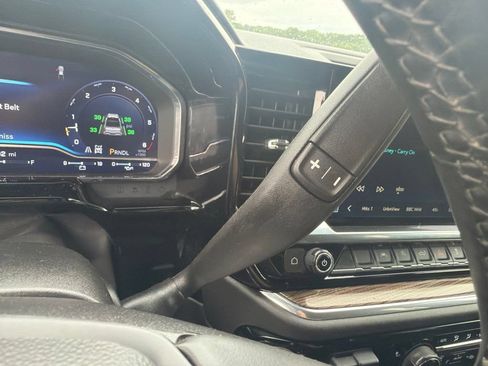 Used 2025 Chevrolet Silverado 1500 LT AWD/4WD image 19