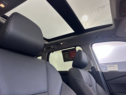 Used 2025 Nissan Rogue SL w/ Tech Package FWD image 16