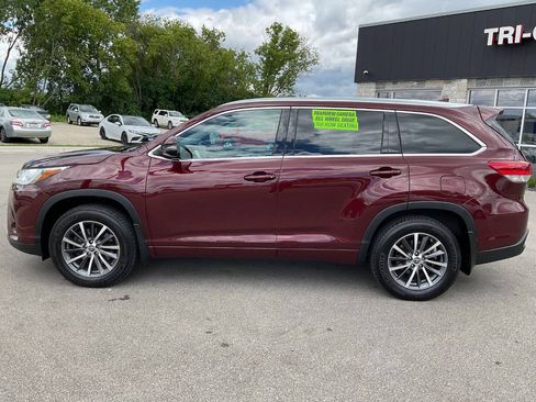 Used 2017 Toyota Highlander XLE AWD/4WD image 3