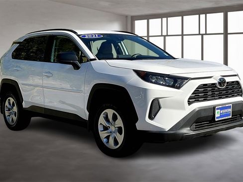 Used 2021 Toyota RAV4 LE image 3