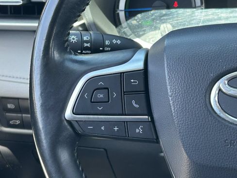 Used 2021 Toyota Highlander LE FWD image 24