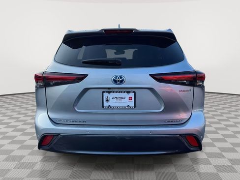 Used 2024 Toyota Highlander Limited image 6