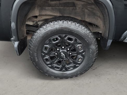 Used 2023 Chevrolet Silverado 2500 LT w/ Midnight Edition image 8