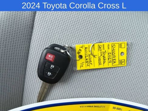 Used 2024 Toyota Corolla Cross L AWD/4WD image 29