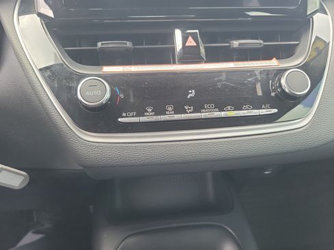 Used 2025 Toyota Corolla LE FWD image 29