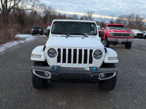 Used 2022 Jeep Wrangler Unlimited Sahara w/ Cold Weather Group image 2