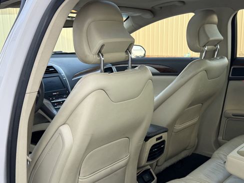 Used 2014 Lincoln MKZ 4dr Sdn AWD image 19