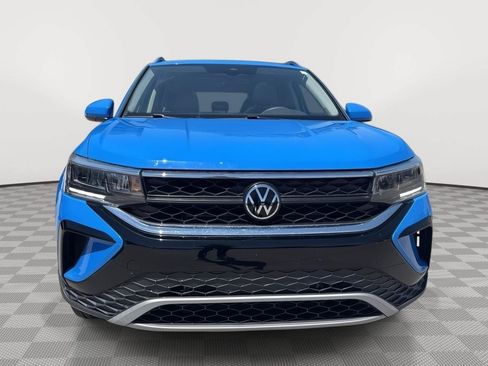 Used 2023 Volkswagen Taos SE w/ Panoramic Sunroof Package AWD/4WD image 8