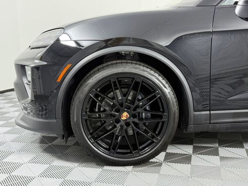 Certified 2025 Porsche Macan Electric image 12