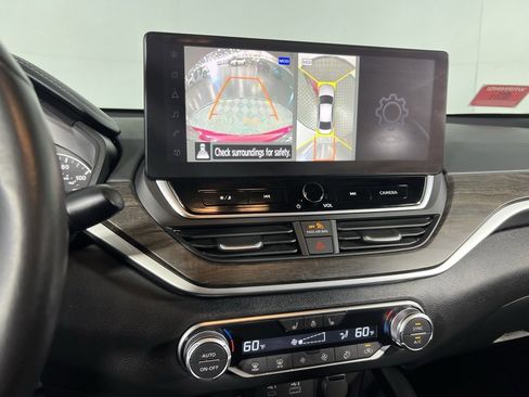 Used 2024 Nissan Altima 2.5 SL image 17