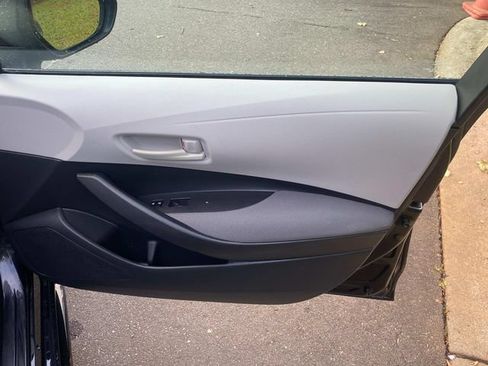 Used 2022 Toyota Corolla LE FWD image 35