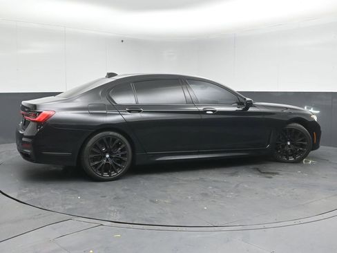 Used 2022 BMW 750i xDrive w/ M Sport Package image 4