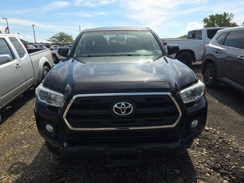 Used 2017 Toyota Tacoma SR5 w/ Tow Package AWD/4WD image 2