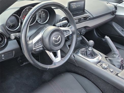 Used 2018 MAZDA MX-5 Miata Club image 7