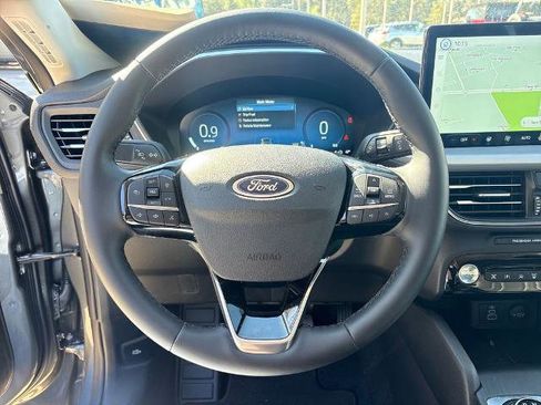 Certified 2025 Ford Escape Platinum w/ Premium Technology Package image 17