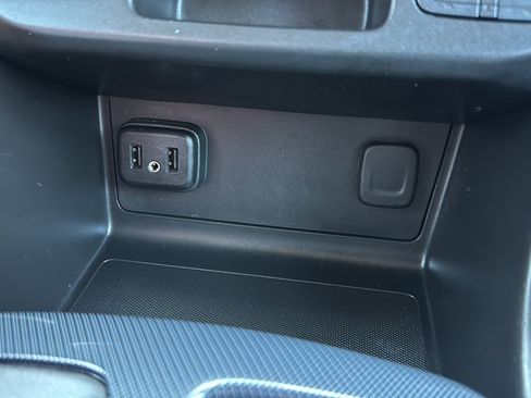 Used 2022 Chevrolet Colorado Z71 AWD/4WD image 37
