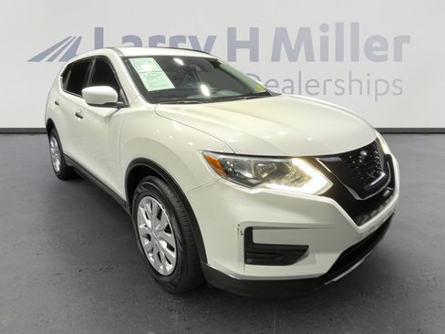 Used 2019 Nissan Rogue S image 7