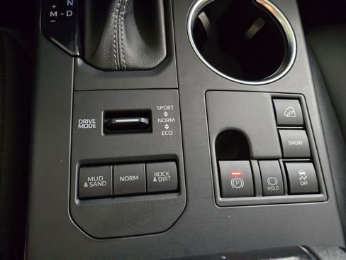 Used 2023 Toyota Highlander XLE image 16