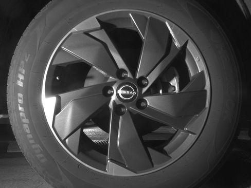 Used 2025 Nissan Rogue SV image 13