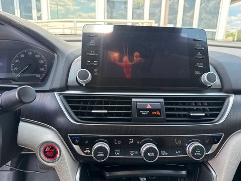 Used 2021 Honda Accord Touring image 19