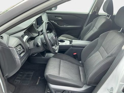 Used 2025 Nissan Rogue SV FWD image 10