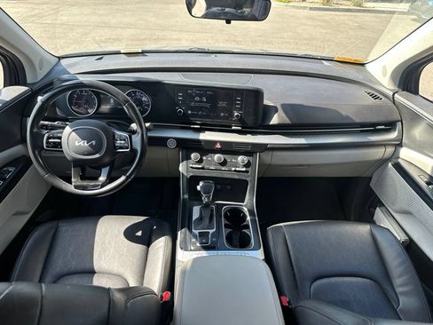 Used 2022 Kia Carnival LX FWD image 11