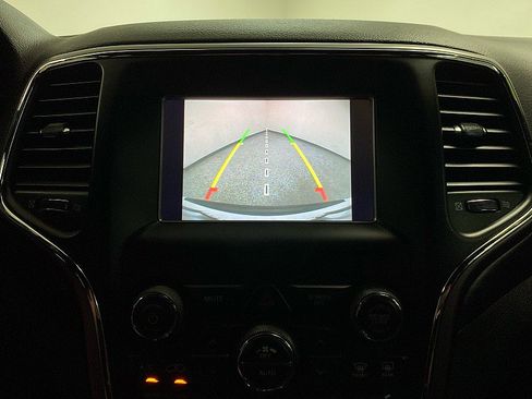 Used 2020 Jeep Grand Cherokee Laredo image 20