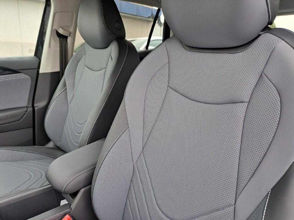 Used 2026 Volkswagen Tiguan SE AWD/4WD image 19