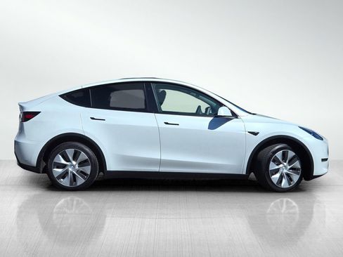 Used 2023 Tesla Model Y Long Range image 3