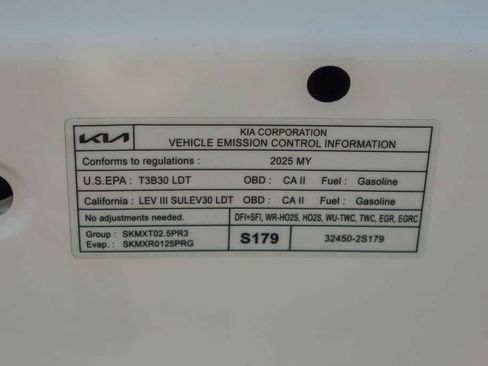 Certified 2025 Kia Sportage EX FWD image 27