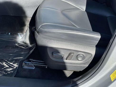 Used 2023 Toyota Highlander XLE image 15