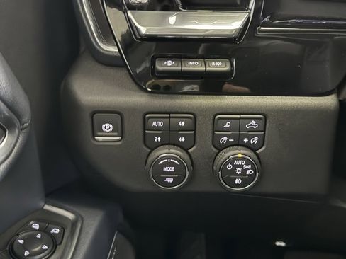 Used 2025 Chevrolet Silverado 2500 High Country w/ Technology Package image 20