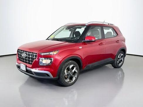 Used 2023 Hyundai Venue SEL FWD image 2