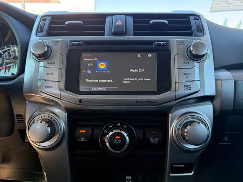 Used 2018 Toyota 4Runner SR5 AWD/4WD image 17