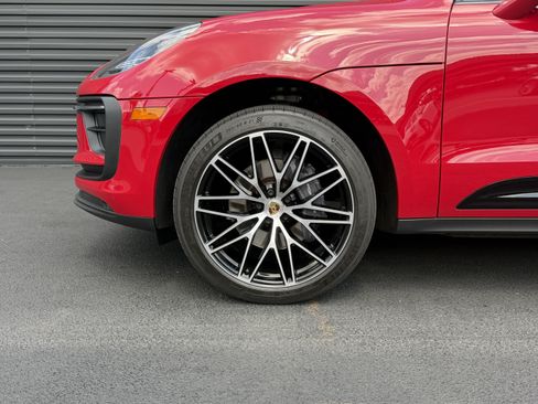 Certified 2024 Porsche Macan AWD/4WD image 11