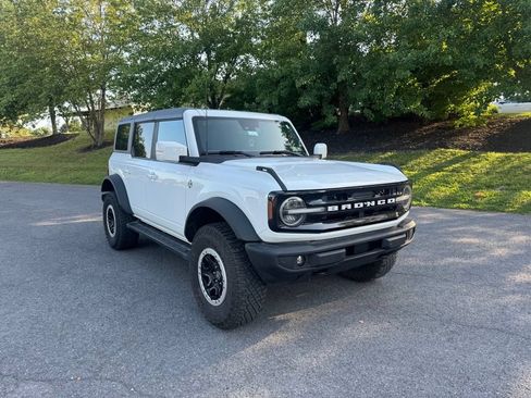 Used 2023 Ford Bronco Outer Banks w/ Sasquatch Package AWD/4WD image 1