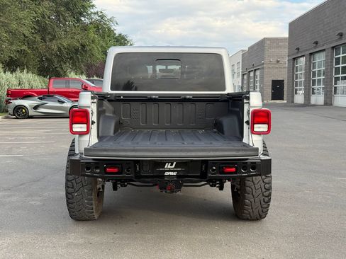 Used 2023 Jeep Gladiator Rubicon w/ Trailer Tow Package AWD/4WD image 12